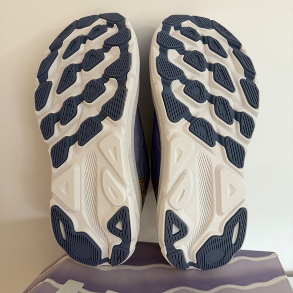 New! HOKA X FP Movement Clifton 9 Sneakers ~ Limited! Free People ~ Cirrus 8.5 - Picture 7 of 9